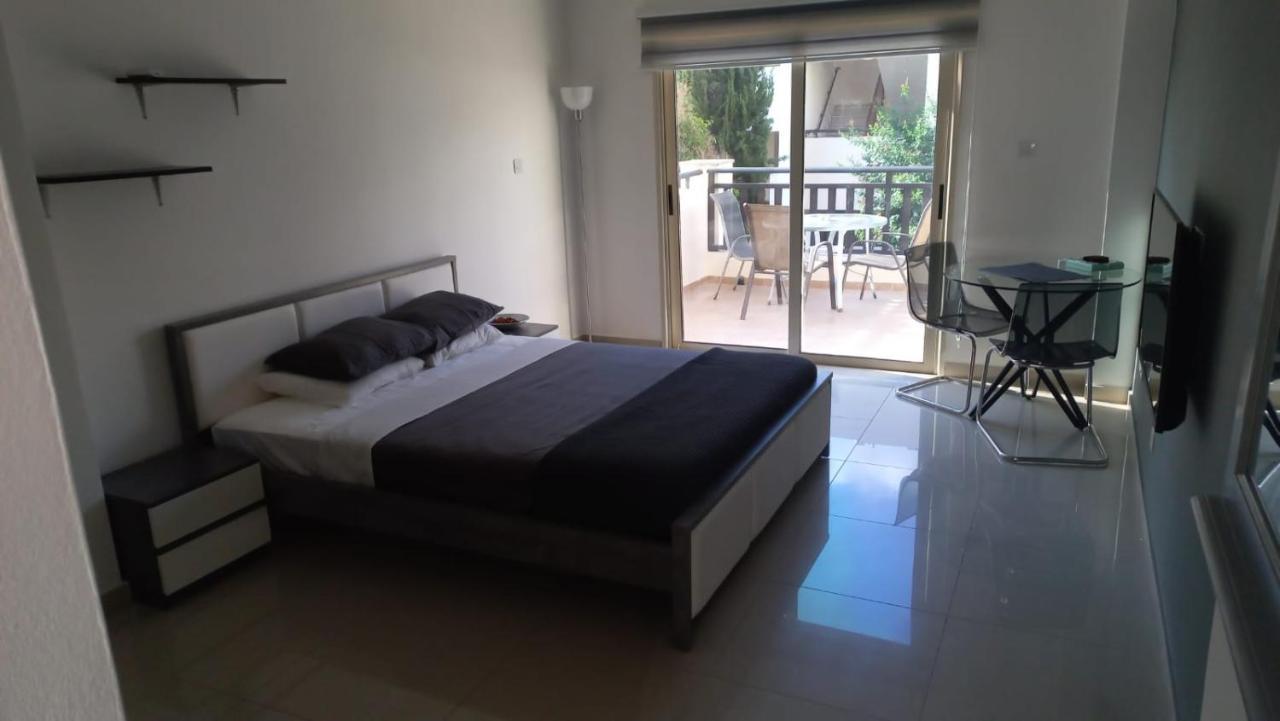 Modern Studio Apartment Armonia Court Paralimni Exterior foto