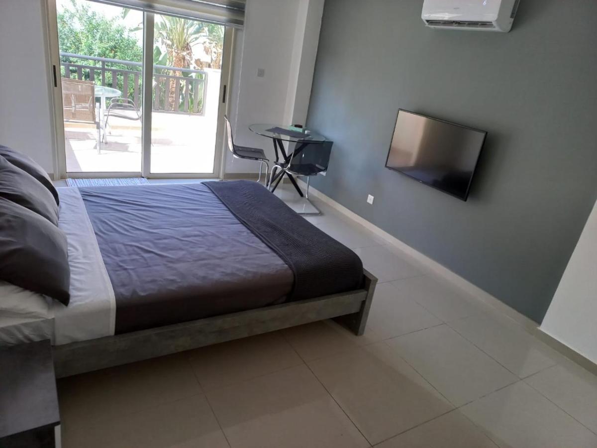 Modern Studio Apartment Armonia Court Paralimni Exterior foto