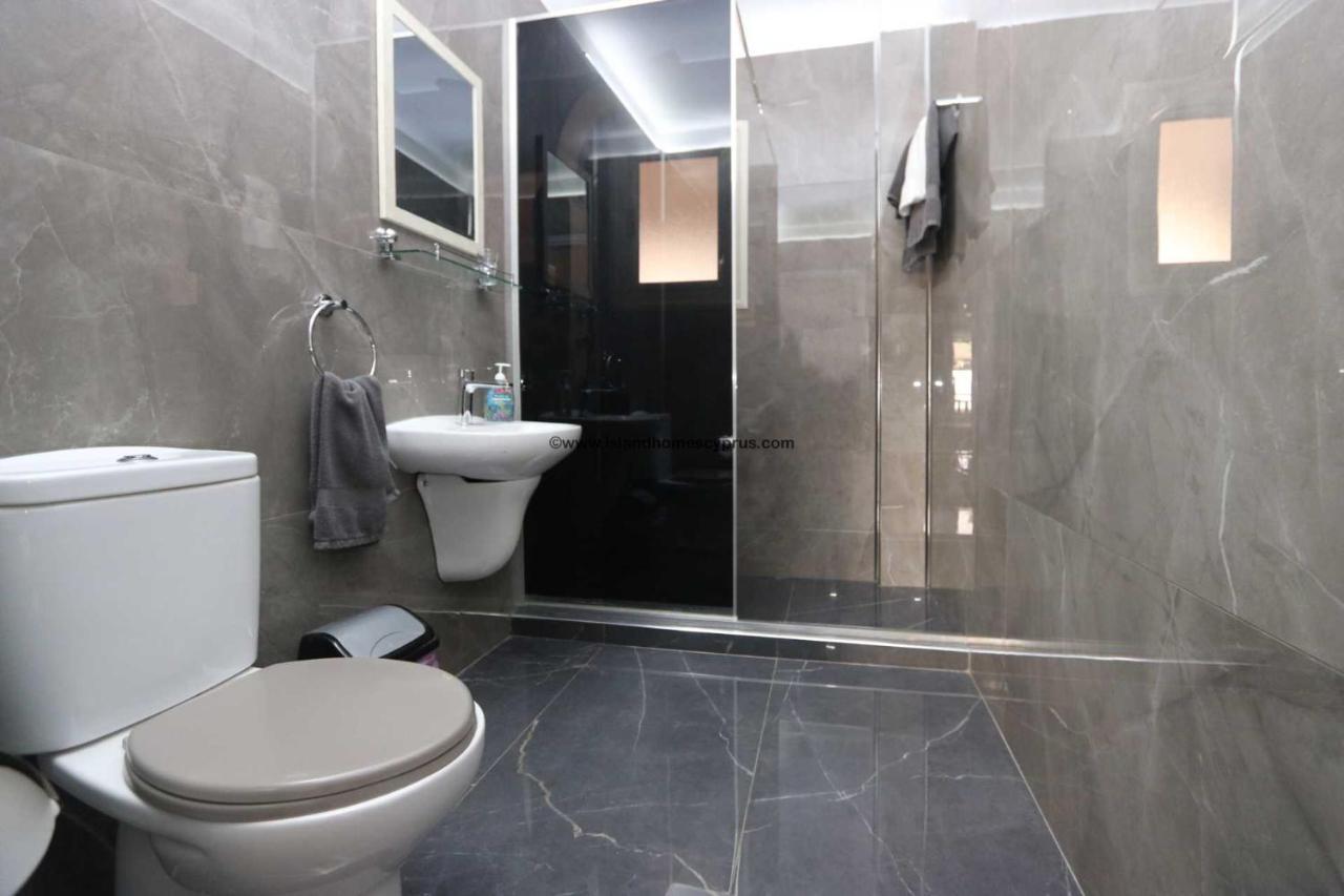 Modern Studio Apartment Armonia Court Paralimni Exterior foto